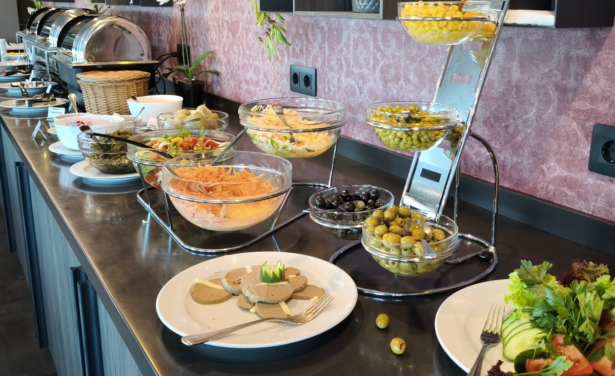 Шведский стол на завтрак