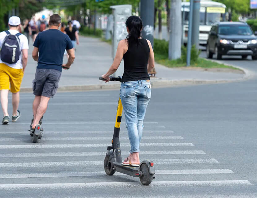 Электросамокаты на дорогах города