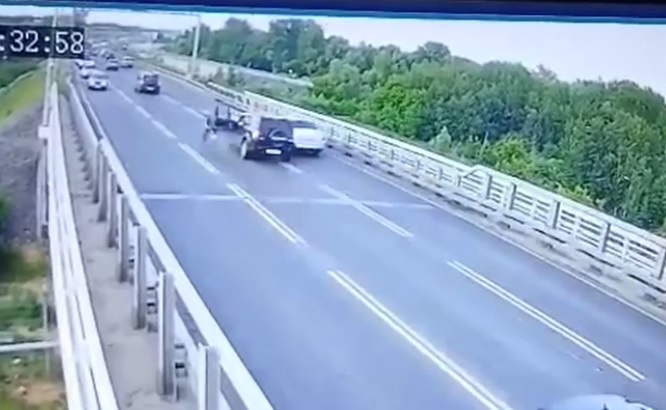    После аварии виновник уехал с места ДТП и сжег машину в лесу