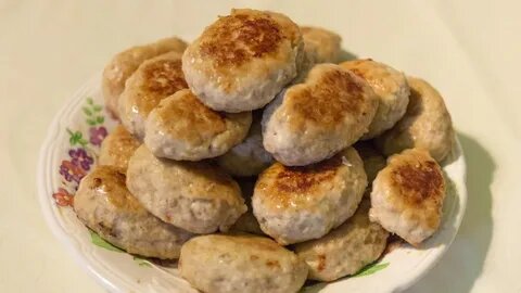 Классические, запеченные в духовке куриные котлеты