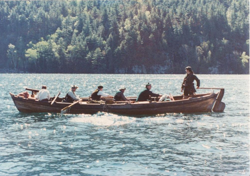 Современные реконструкторы франко-индейской войны совершают плаванье на реплике вельбота XVIII века