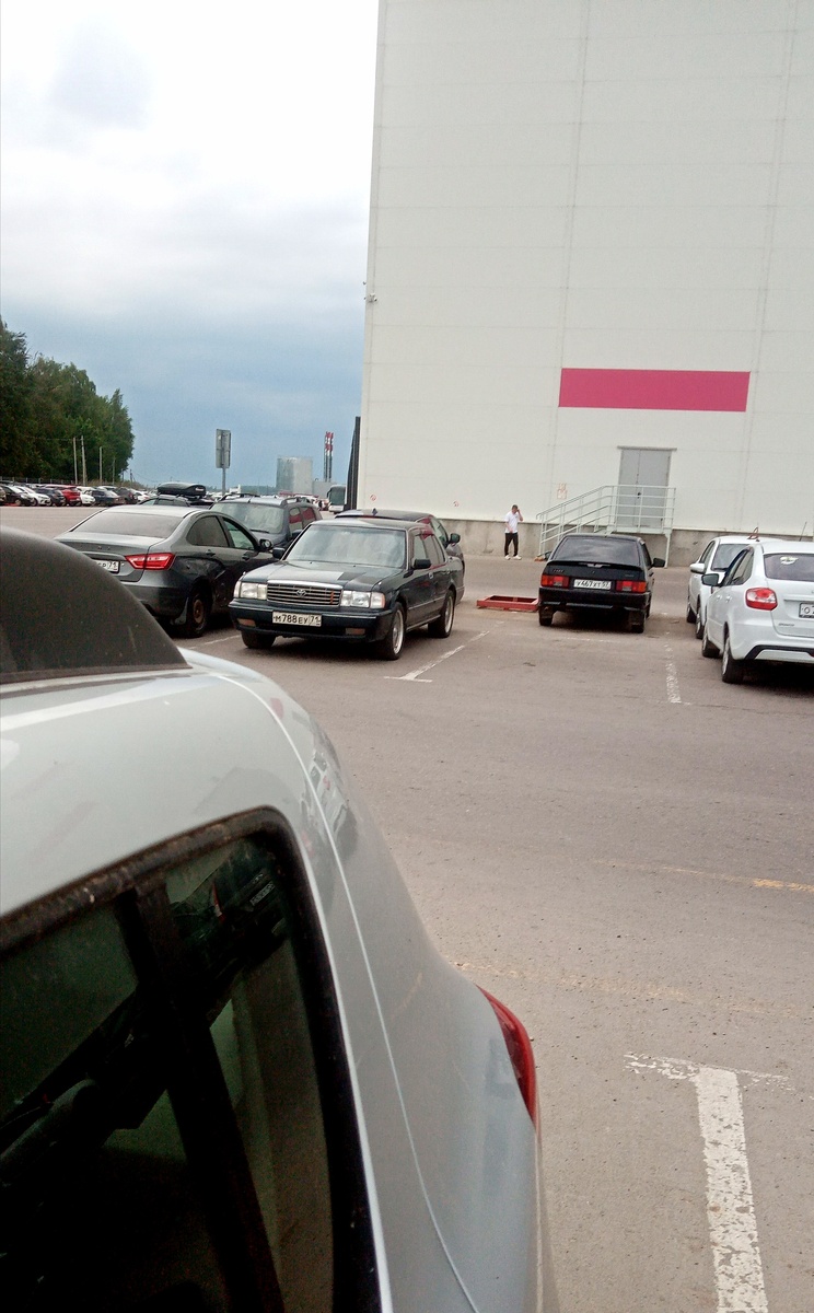 Ну вот и на работе. Парковка ВБ.