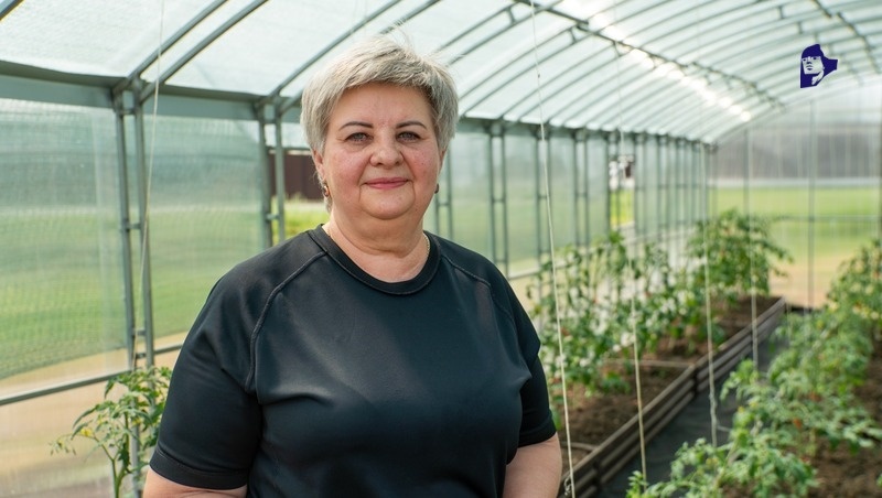    Галина Конарева зарабатывает на выращивании овощей благодаря соцконтракту Фото: Александр Скрыпник / / ИА «Победа26»