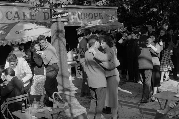 Именно такую картинку я видела, читая «Клуб неисправимых оптимистов». Фото: Arzamas