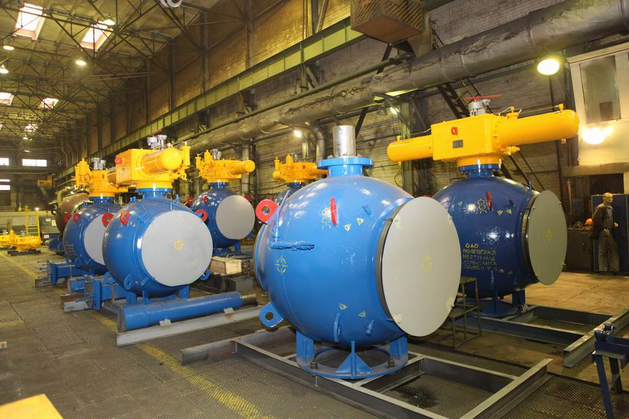 Фото шарового крана на предприятии, заводской цех