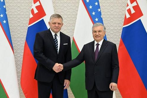 Роберт Фицо и Шавкат Мирзиёев. Фото пресс-службы президента Узбекистана