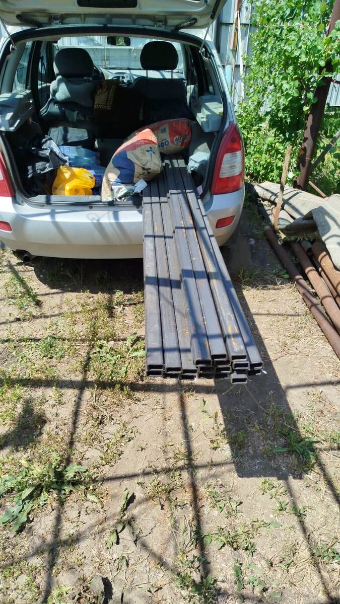 У каждого свои взгляды, а мы строим забор.