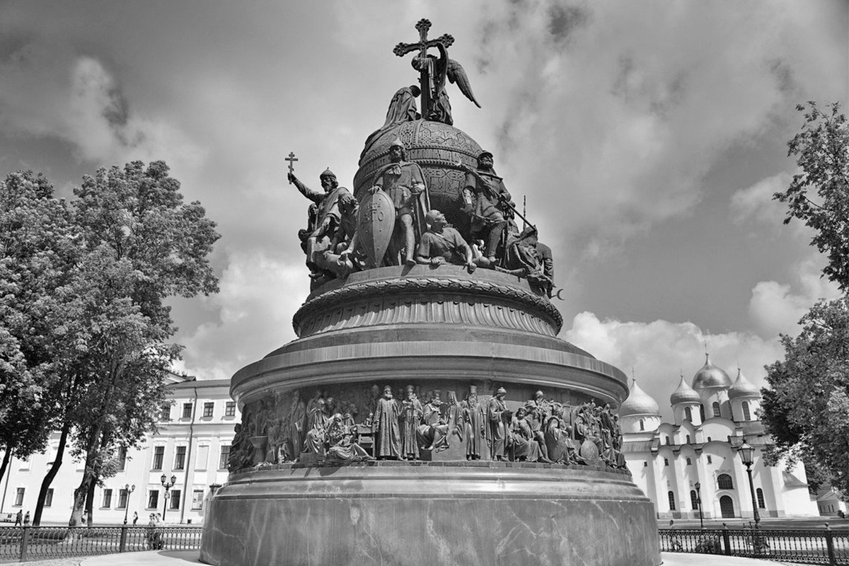 Памятник "Тысячелетие России" в Новгороде