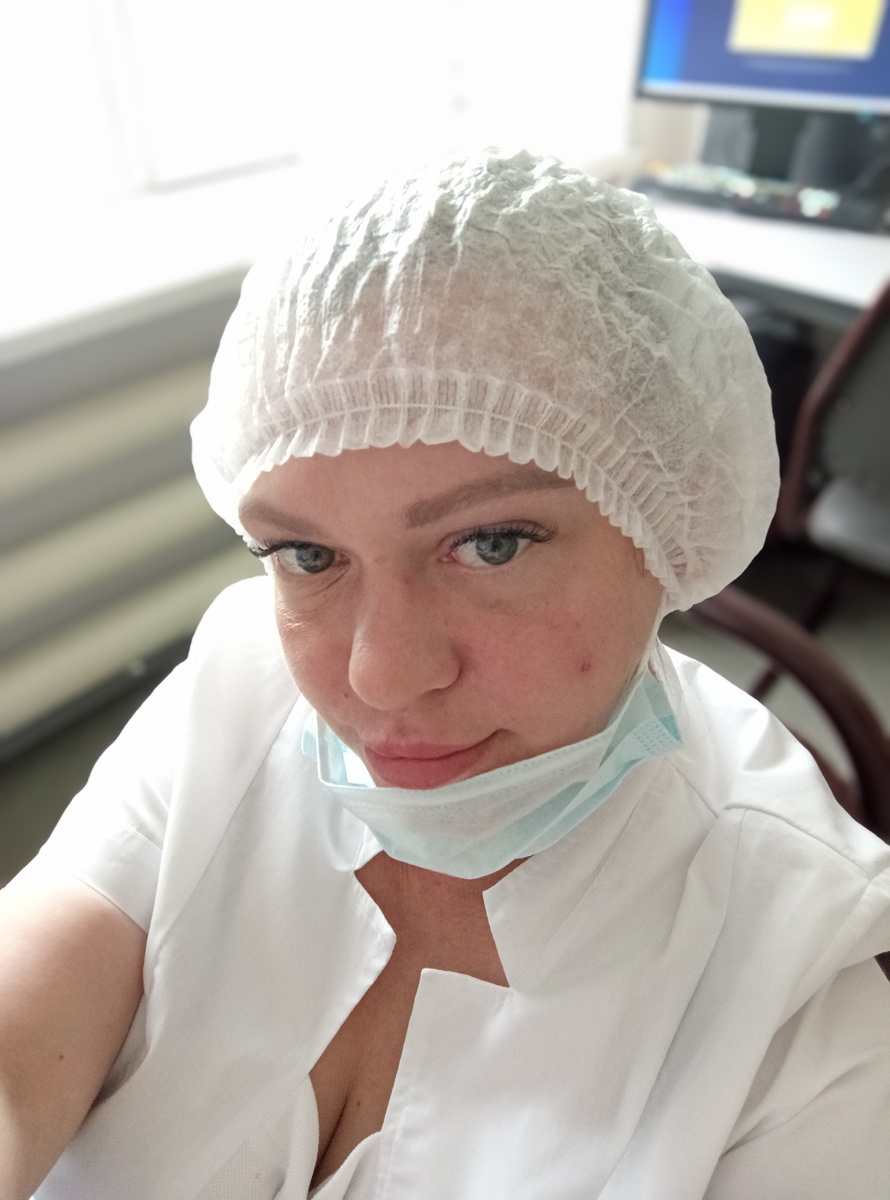 Комары накусали , и мошки откусили полщеки)