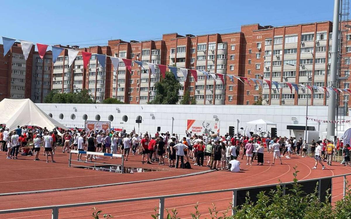    В Воронеже прошёл благотворительный забег Voronezh Legal Run 2025: юристы объединились ради помощи детям Фото "Абирега"