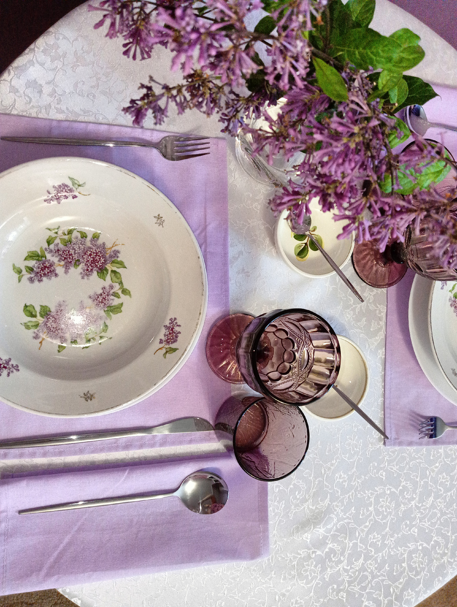 Винтажные тарелки с "особенностями". Фото автора 