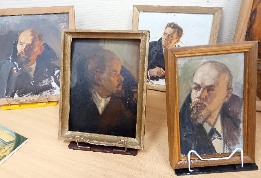 Эскизы Виктора Цветкова к картине «Ленин в петербургской политической тюрьме» на выставке в музее «Лесное: из прошлого в будущее»./ФОТО АВТОРА