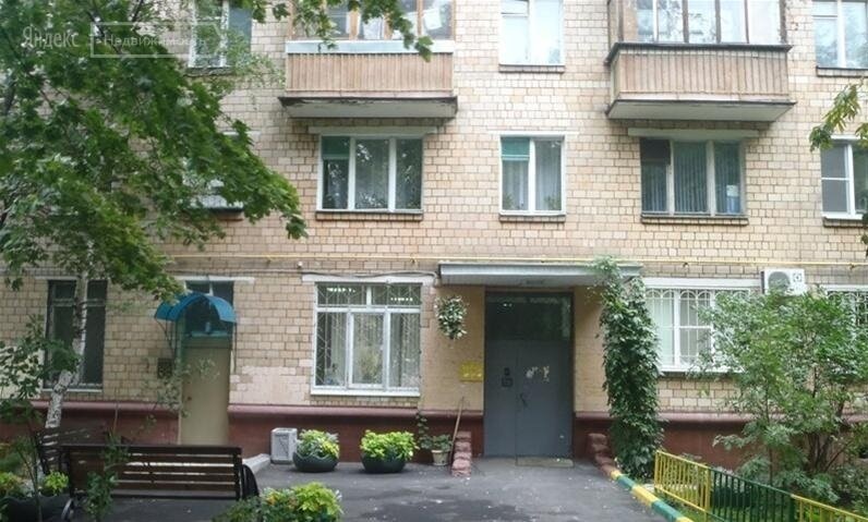 Подъезд кирпичной хрущевки