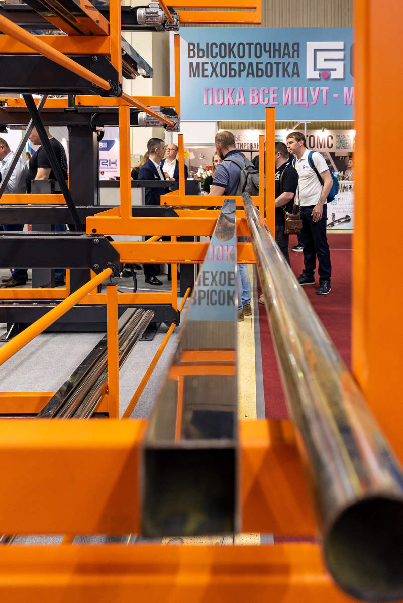 Консольный стеллаж для труб