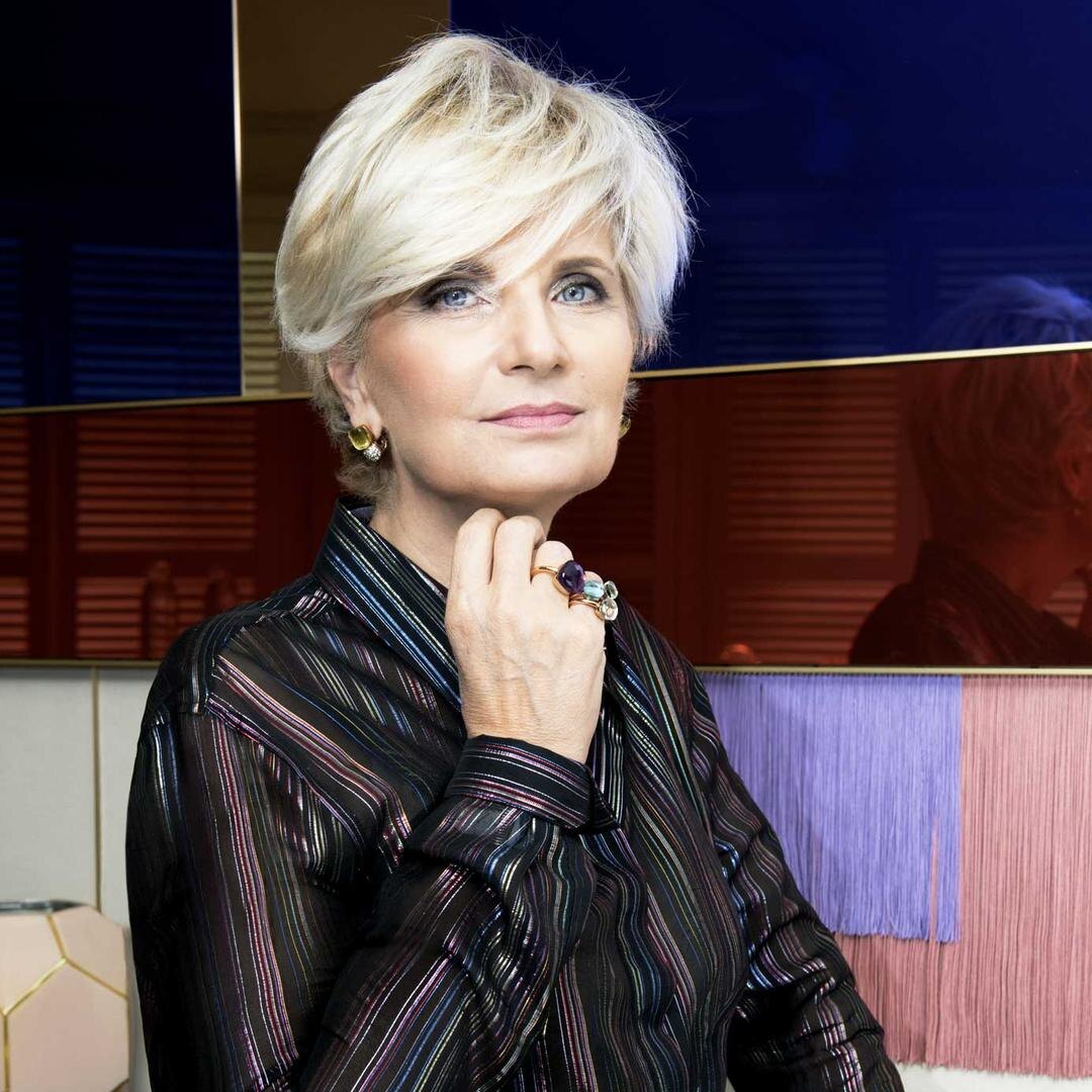 Сабина Белли присоединилась к Pomellato Group в качестве генерального директора в 2015 году, имея опыт работы в маркетинге. Страсть Белли к расширению прав и возможностей женщин очевидна в кампании PomellatoForWomen, посвященной женскому лидерству.