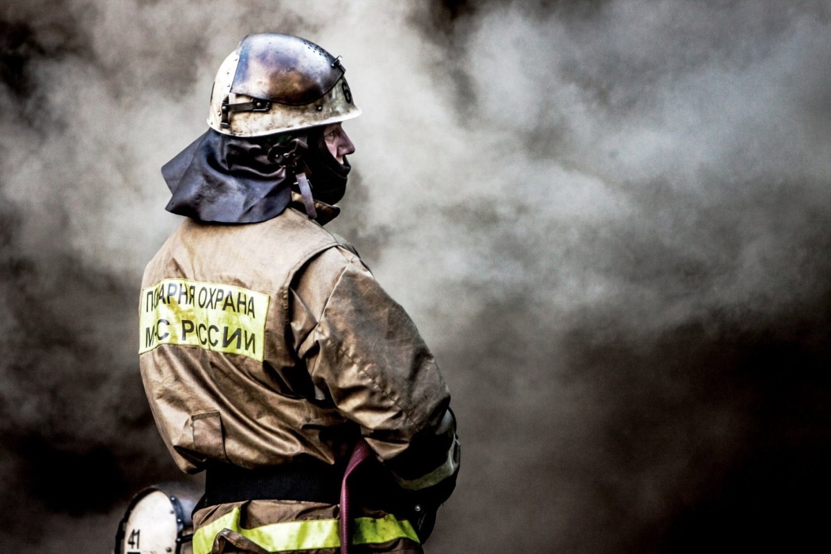    В Нягани горел многоквартирный дом, погиб человек