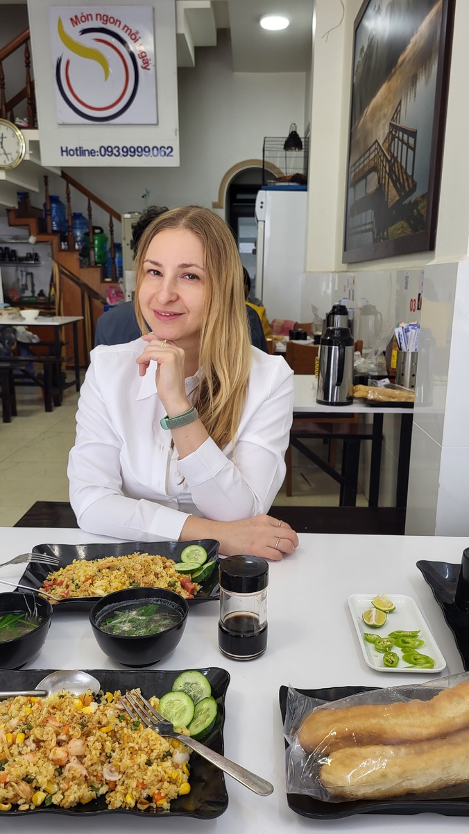 Каждый раз, когда я сюда прихожу, заказываю Янгжоу.