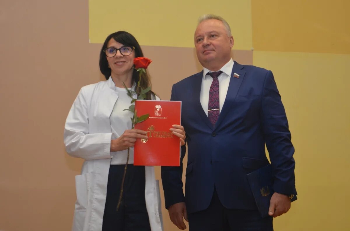    В Воронеже депутаты наградили сотрудников ВОКБ № 1