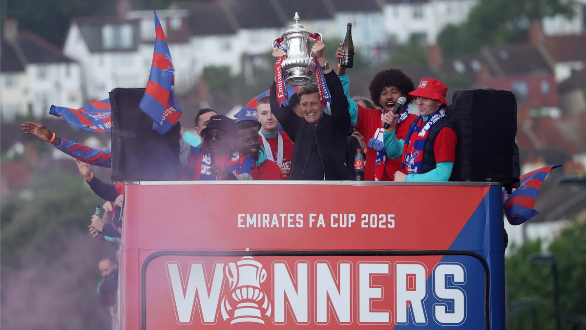 Парад в честь победы «Кристал Пэлас» (Фото John Sibley / Reuters)