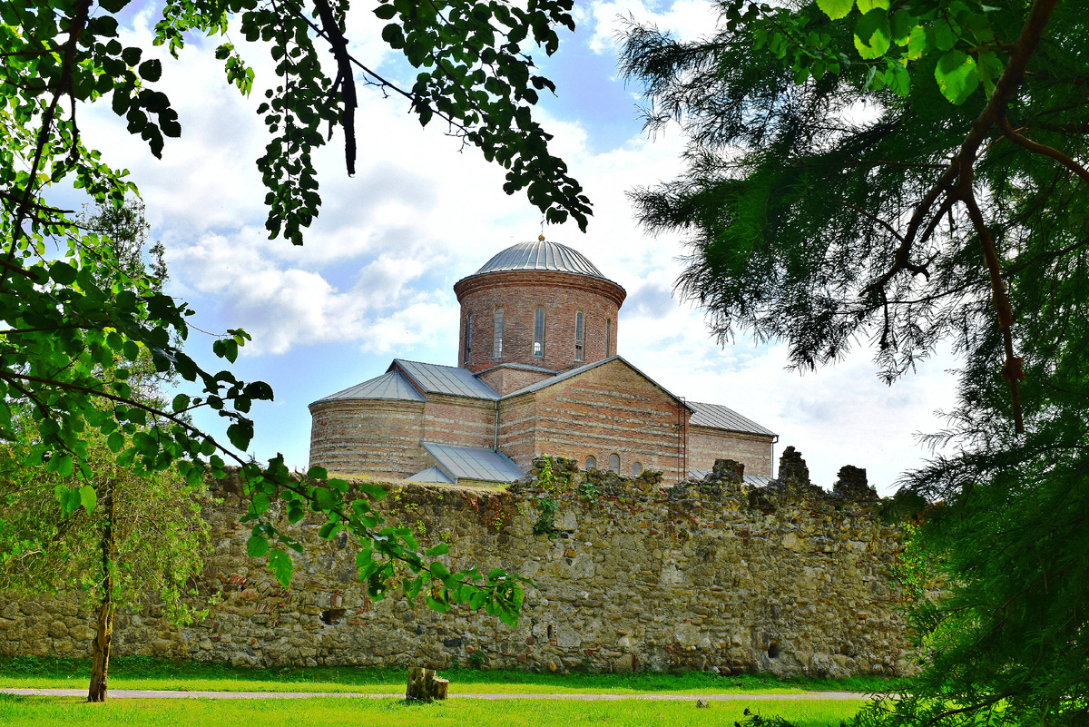 Пицундский храм