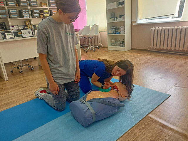 На щите, в эпидкостюме, в вакуумном матрасе. Тверские медики передавали опыт