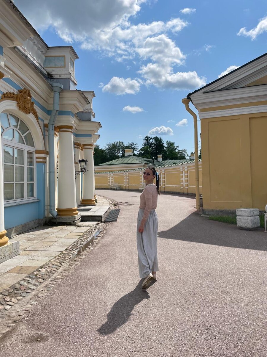 Название экскурсии это строчка из стиха Ахматовой 1912 года, адресованного первому мужу Николаю Гумилеву