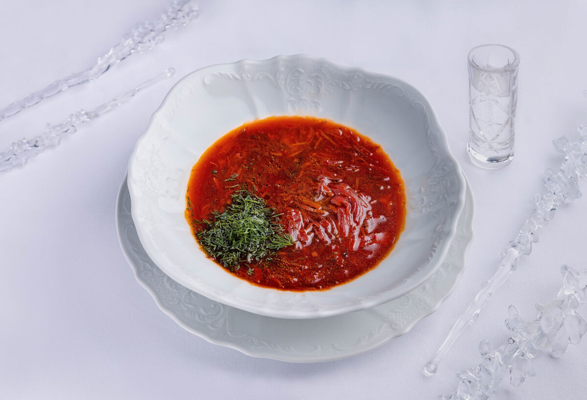  Борщ по-московски в гранд-кафе «Dr.Живаго»