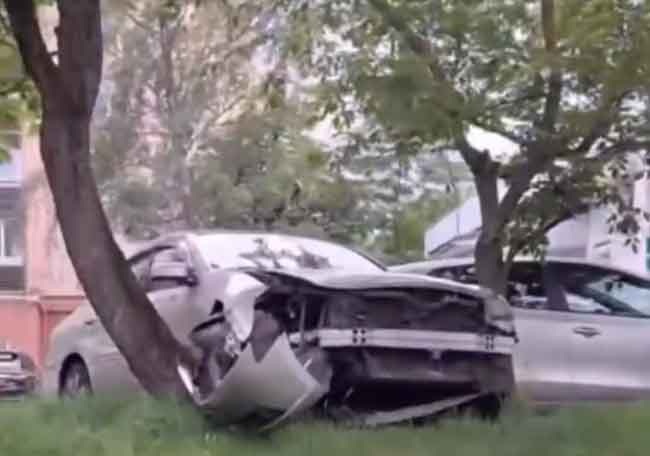 Наглядная иллюстрация сложности маневра на дворовой территории УГАИ ГУВД Мингорисполкома