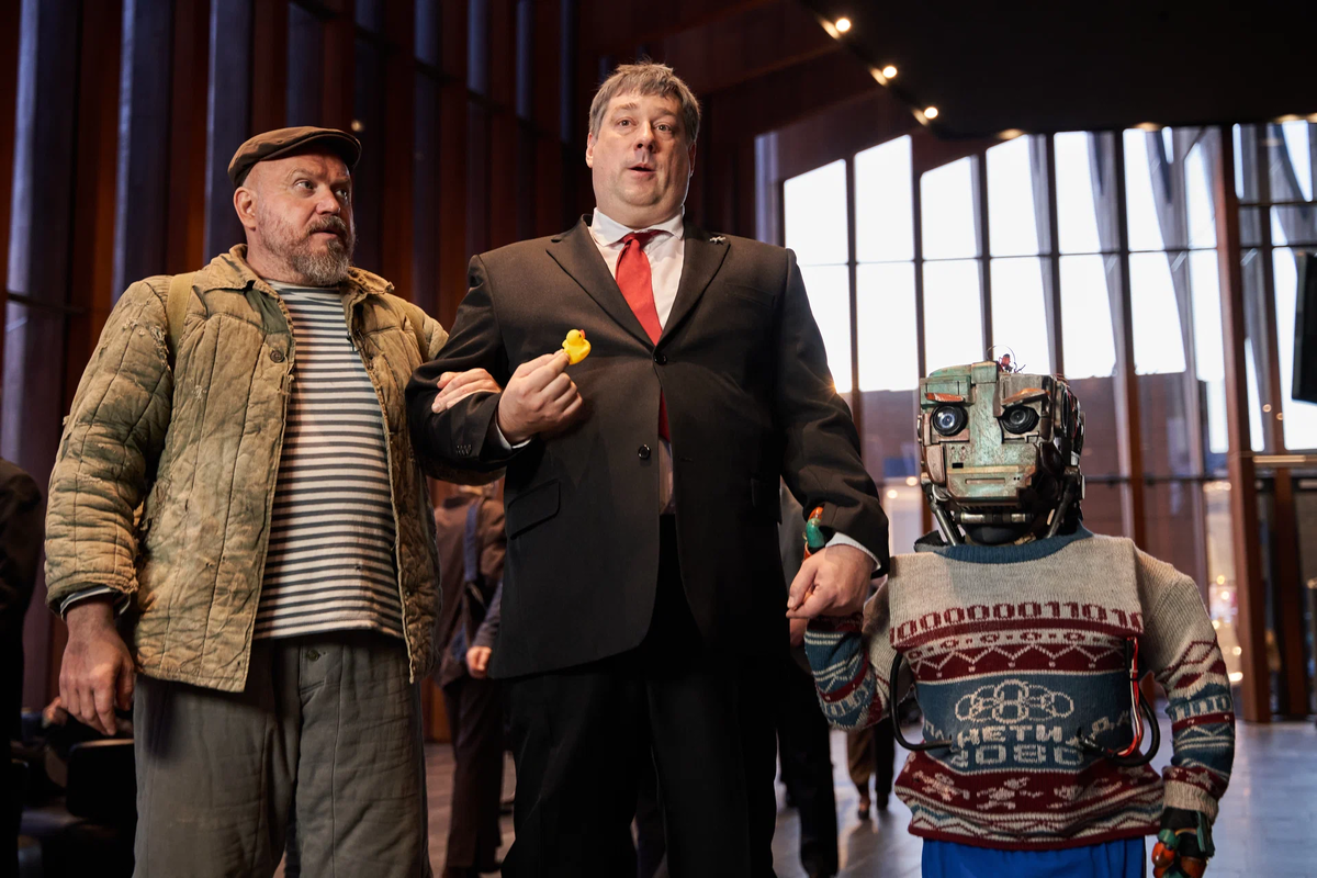 кадр из серила «Кибердеревня»