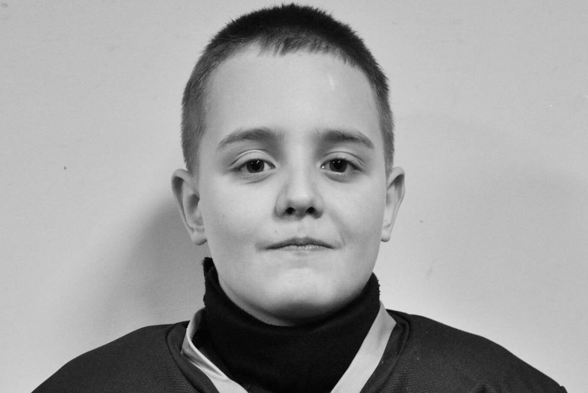     Погиб от удара током собиравший ягоды 10-летний хоккеист Кирилл из Ярославля
