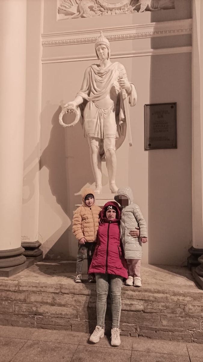 взрослая 100, детские по 50. Места знать надо)))