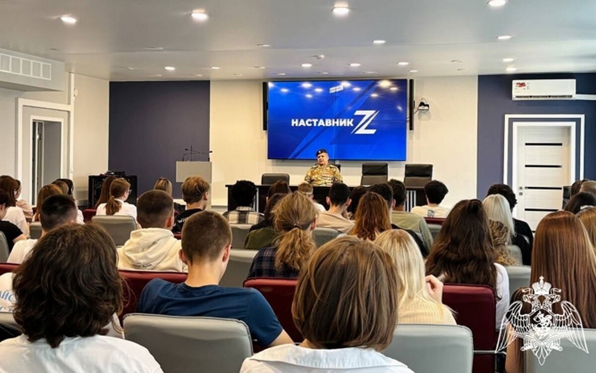    Ветеран Росгвардии провел встречу с воронежскими студентами Росгвардии