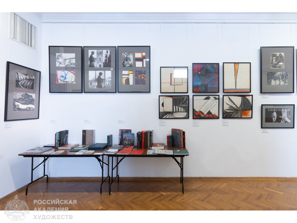 Фрагмент экспозиции «Роль и линия» в залах МВК РАХ Галереи искусств Зураба Церетели (Москва, Пречистенка, 19). Фото: Виктор Берёзкин, пресс-служба РАХ. 2025