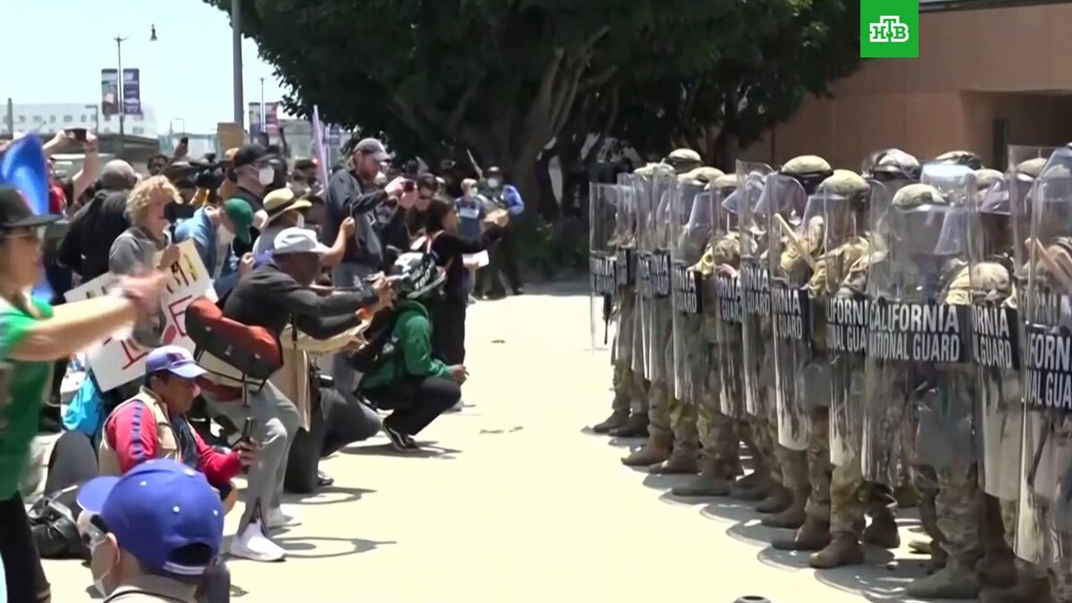    Губернатор Калифорнии требует вывести Нацгвардию из    Лос-Анджелеса