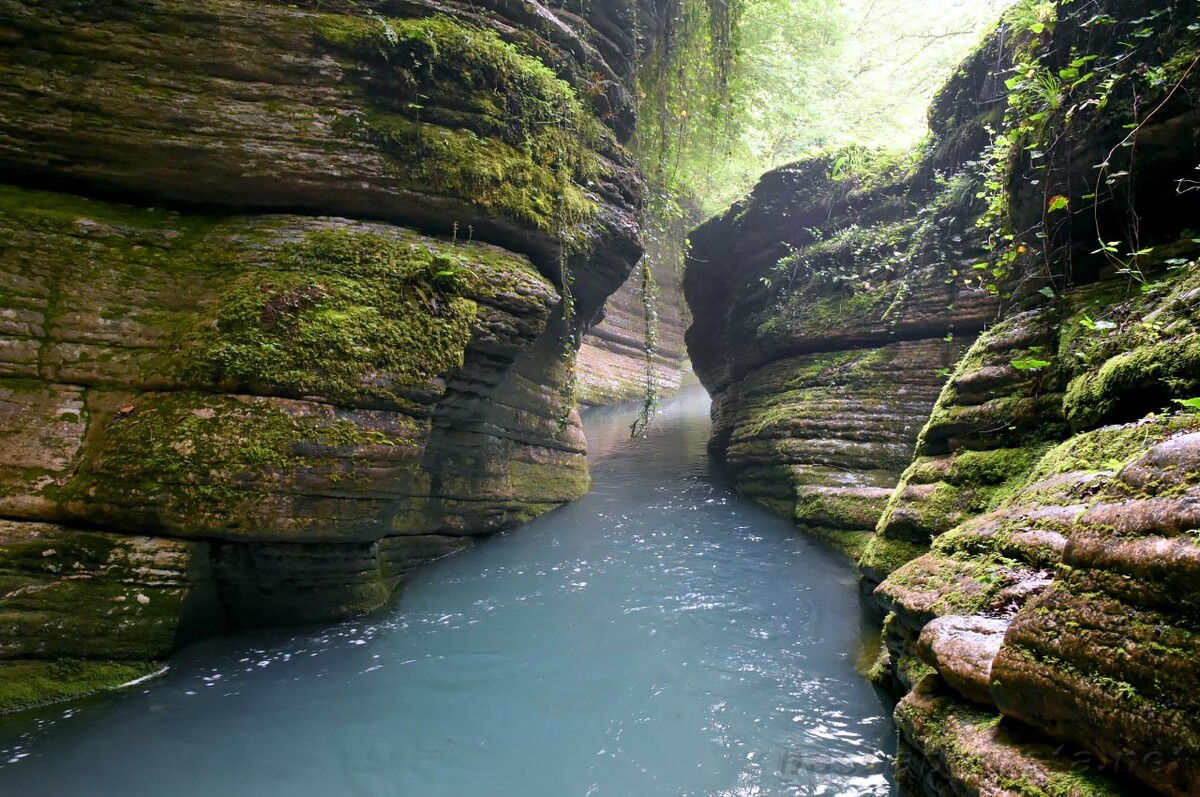 Фото с сайта https://tour-voyazh.ru/abhaziya/personal/jeep-44-tour-kanion-hashupse