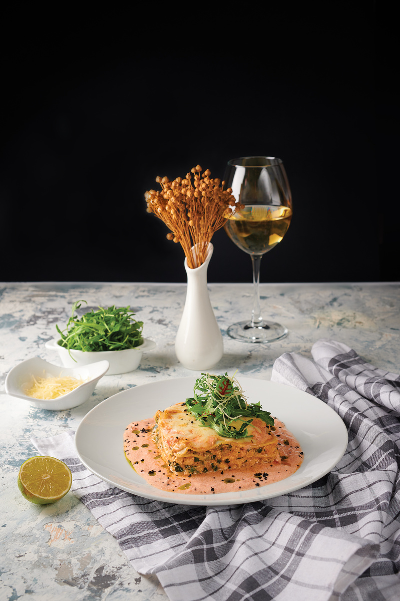 Лазанья с лососем и шпинатом.