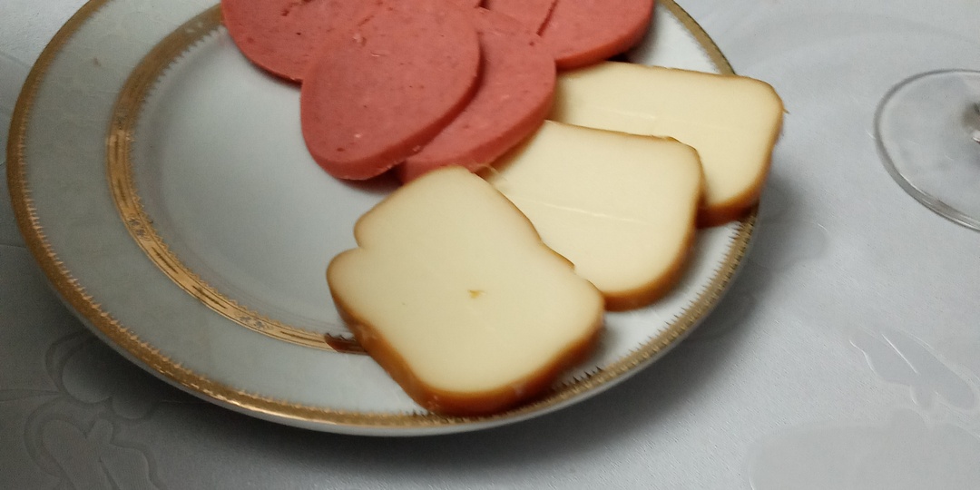 Терапевт Лопатин: колбаса и салат с майонезом не для пикников