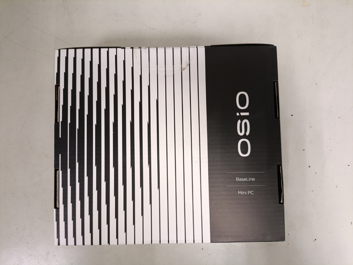 Фото можно листать вбок.