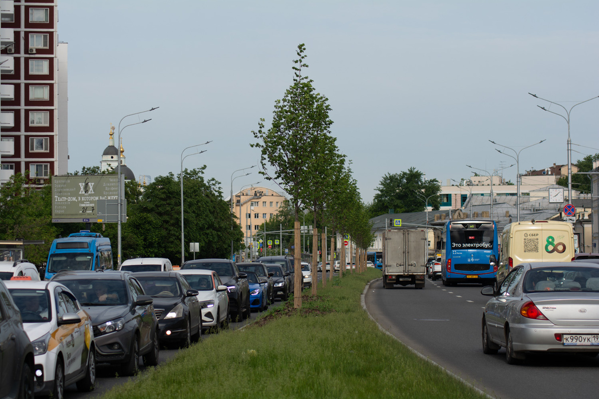 Улица Сергия Радонежскгого, вид в сторону центра. 