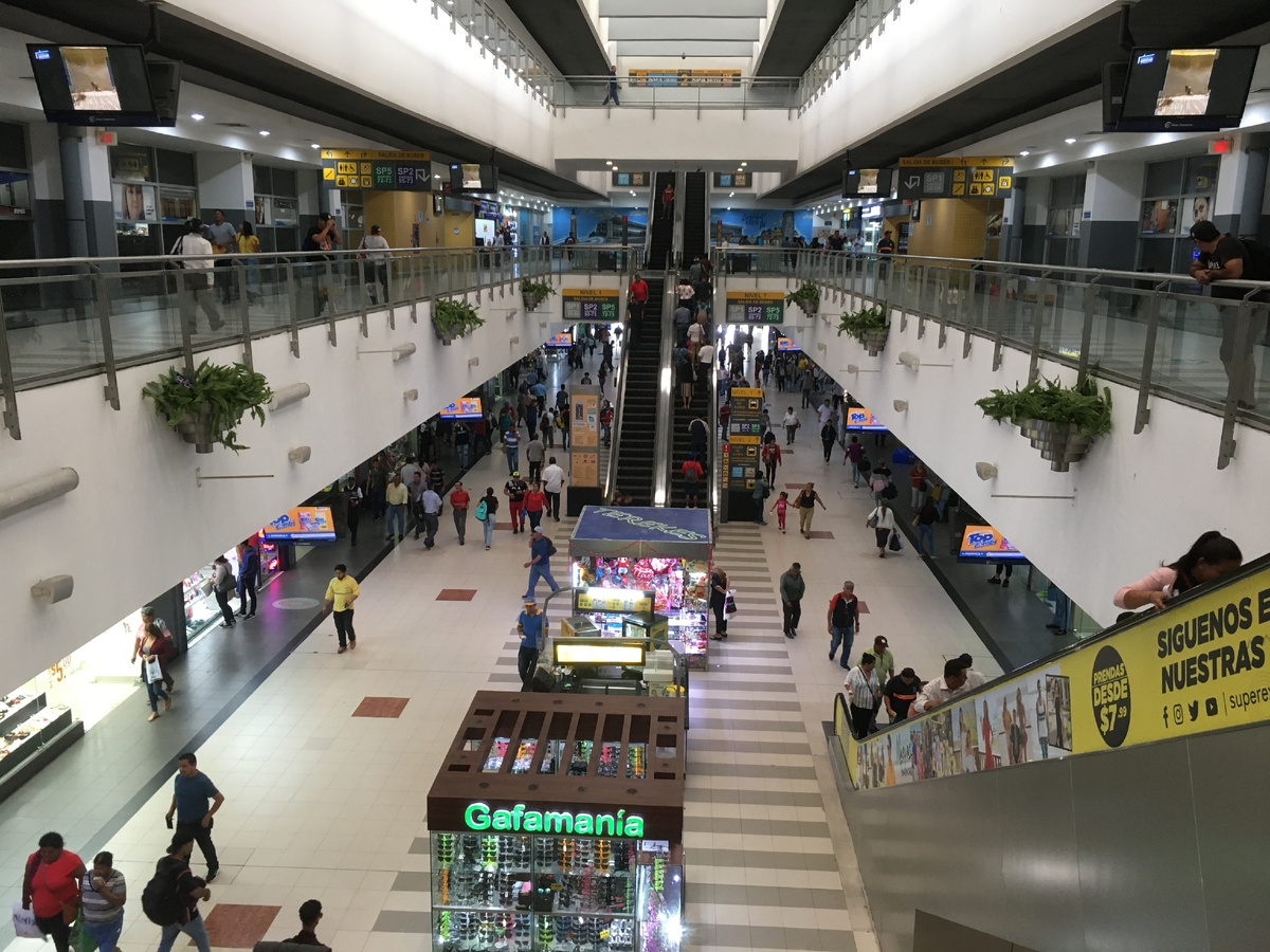 Автовокзал в Гуаякиле, Эквадор. Фото автора