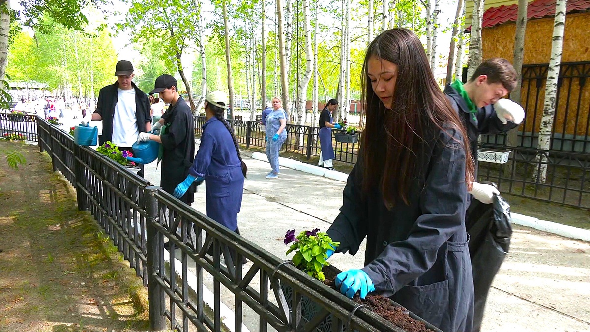    Для нижневартовских подростков началось трудовое лето