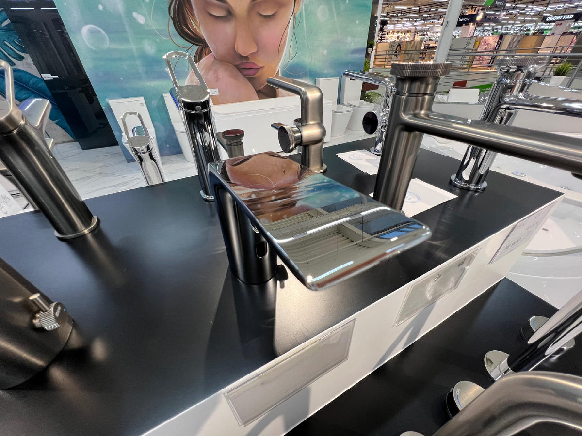 Высокий и плоский излив