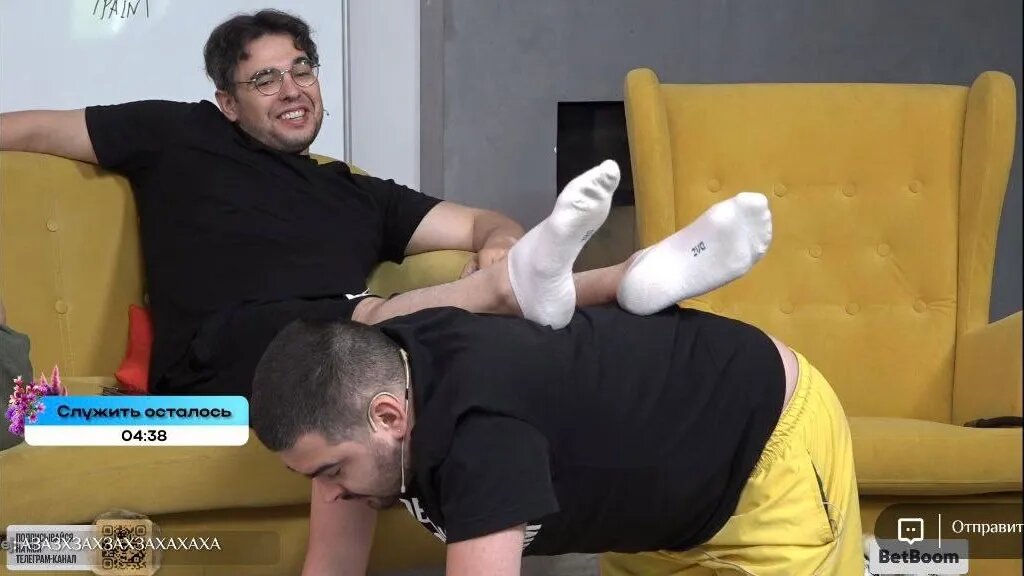 Vovapain и stray228 во время комьюнити-каста «Будка»   📷