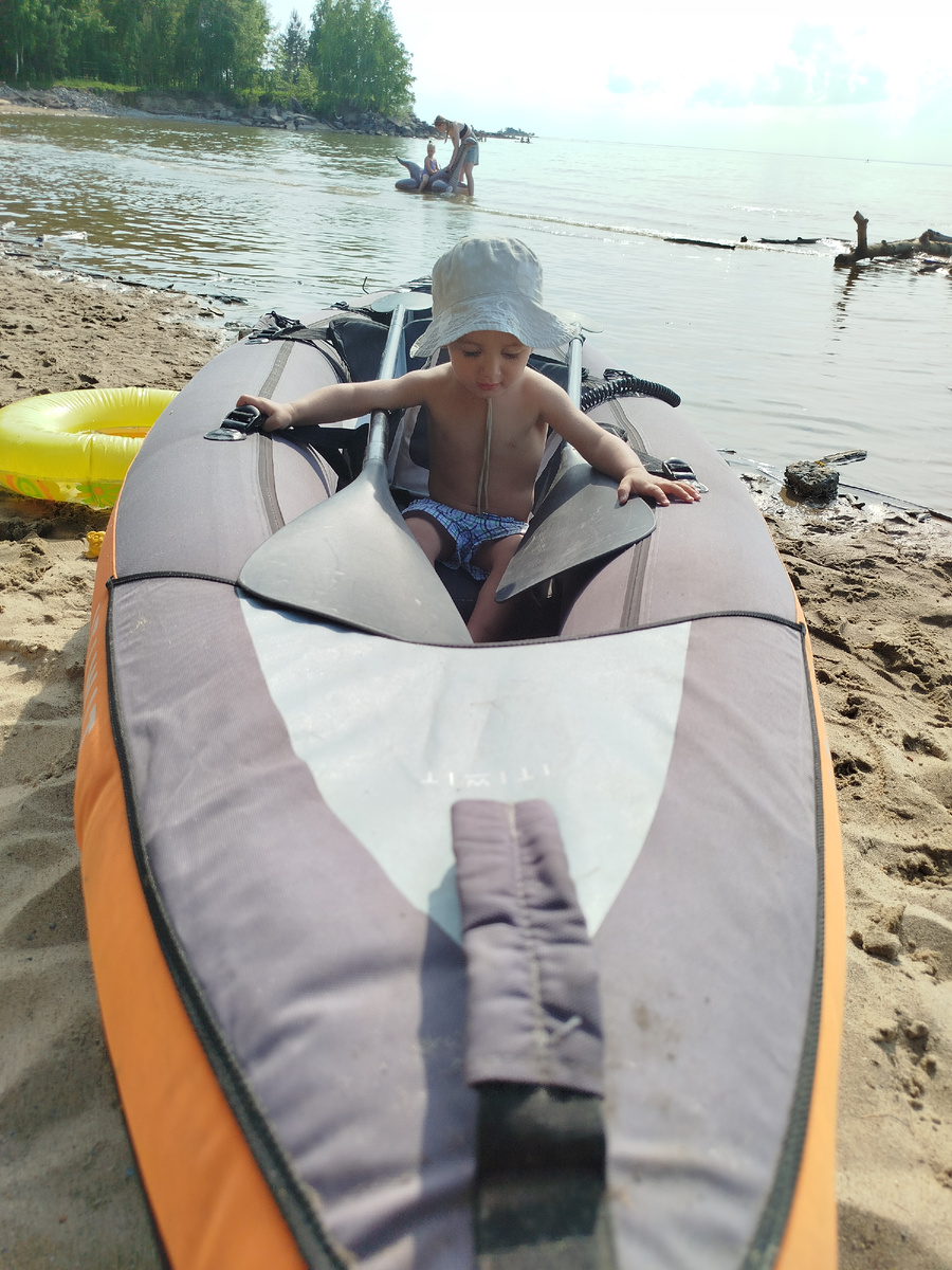 Наш каяк, который я обзываю лодкой) 