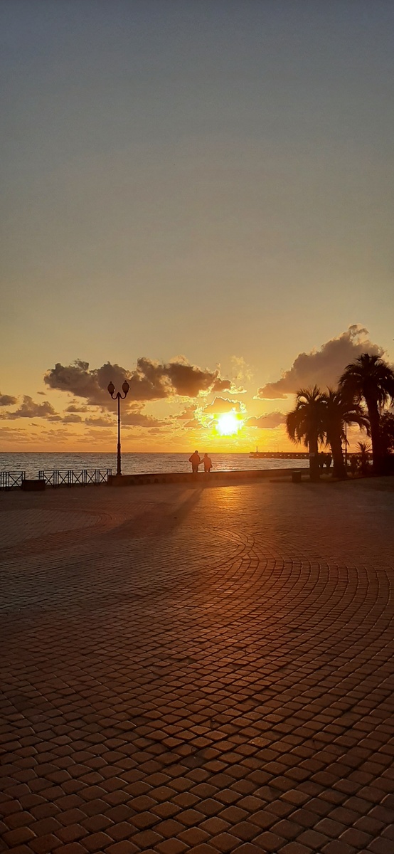 НАБЕРЕЖНАЯ В СТАРОЙ ГАГРЕ