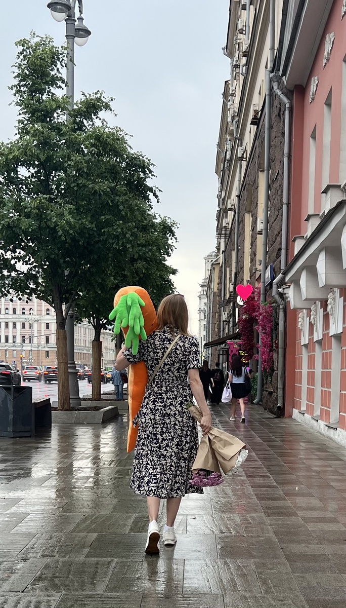 Морковка для Кролика и цветы, спешу в театр