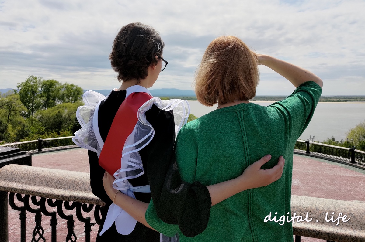 Эээх, ну куда же пропали 18 лет, вот только ж под стол ножками детёныш бегал...Э-э-эх, ну куда же пропали 18 лет, вот только ж под стол ножками детёныш бегал...