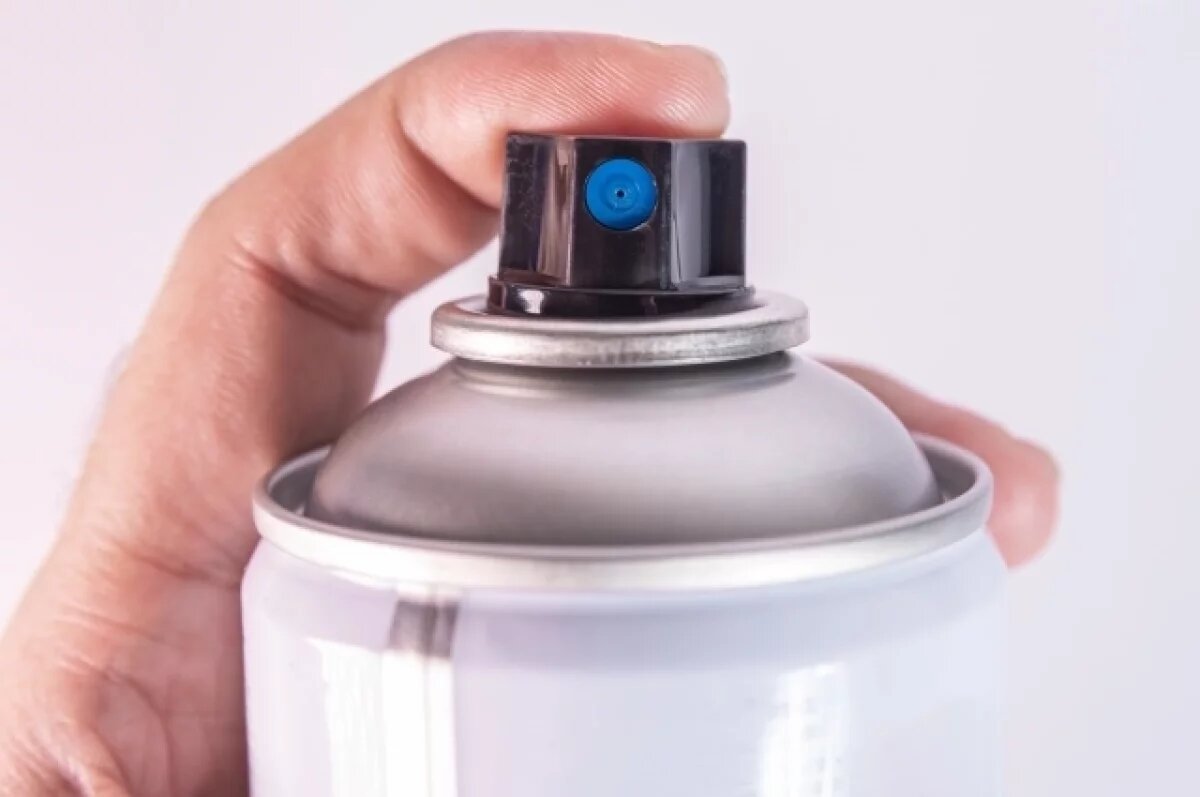    В Астрахани обновляют парковую мебель и урны