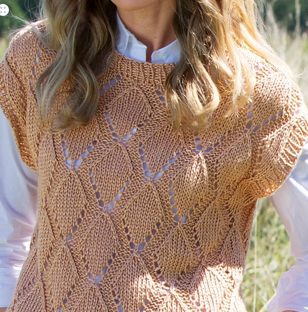 Жилет вязаный с геометрическим узором. Фото источник: коллекция Rebecca.