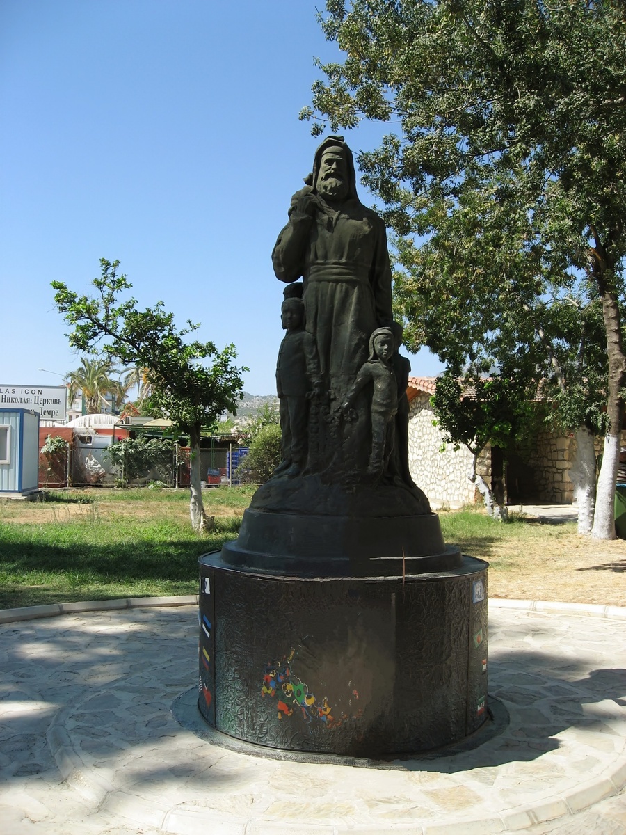 Скульптура Святого Николая